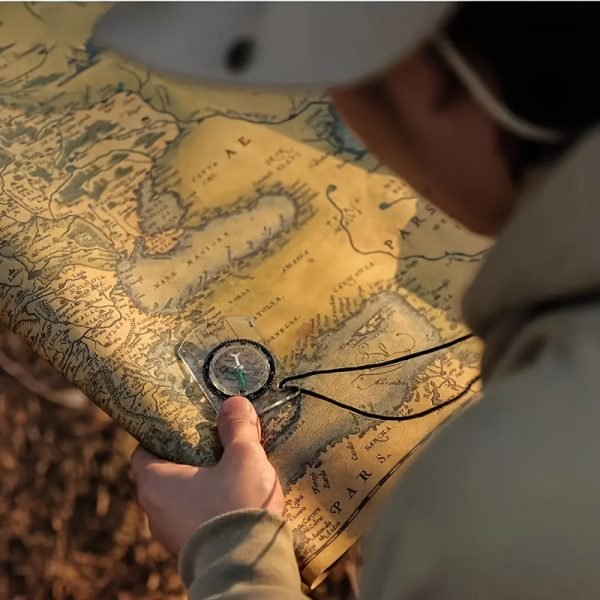 1pc Outdoor Transparent Plastic Compass, Suitable For Outdoor Camping And Hiking, With MM And INCH Ruler, Meter Scales, Travel Kit